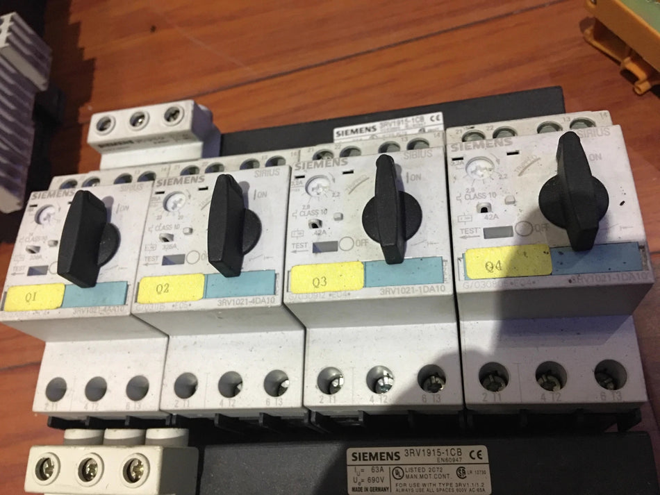 Siemens 3RV1021-4DA10 Circuit Breaker: 10 Amps, 3 Poles, Motor Protection