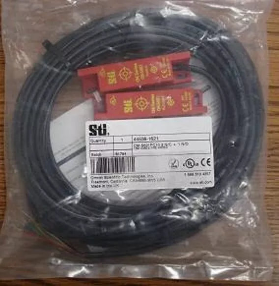 STI 44536-1621 with Both CM-S621PC10 2 N/C + 1 N/O 32ft Cable Pre-wired