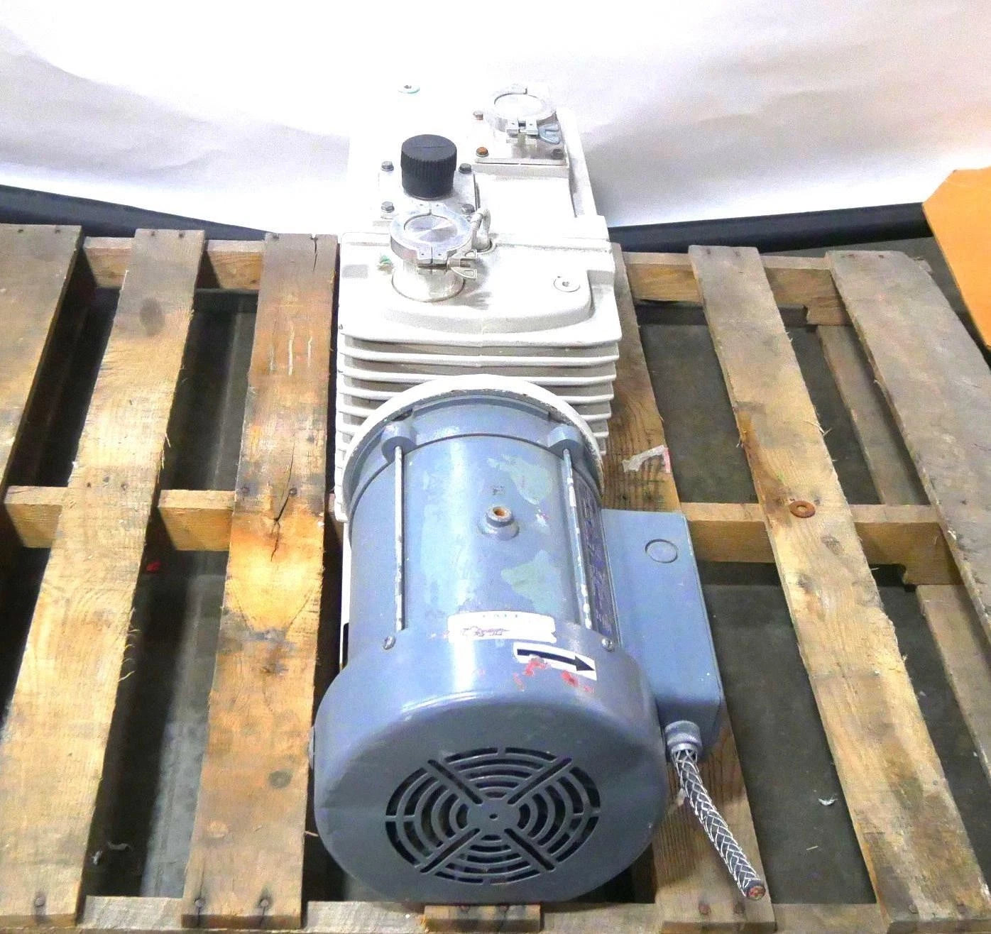 LH Leybold TRIVAC D90A Vacuum Pump