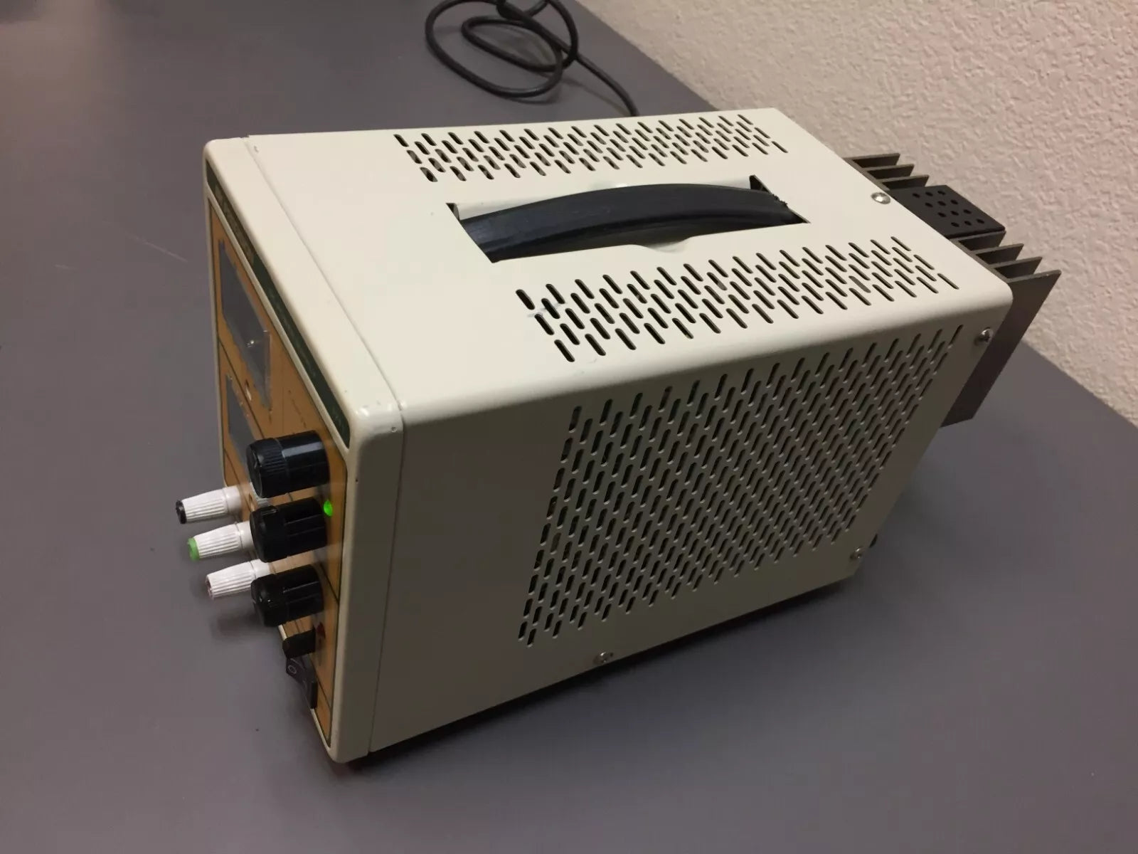 BK Precision Model 1711 DC Power Supply