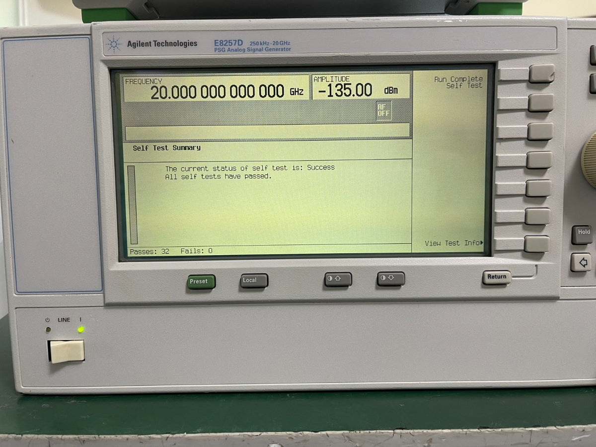 Agilent E8257D PSG 250KHz - 20GHz Analog Signal Generator w/ 1E1 , 1EA, 1ED, 520