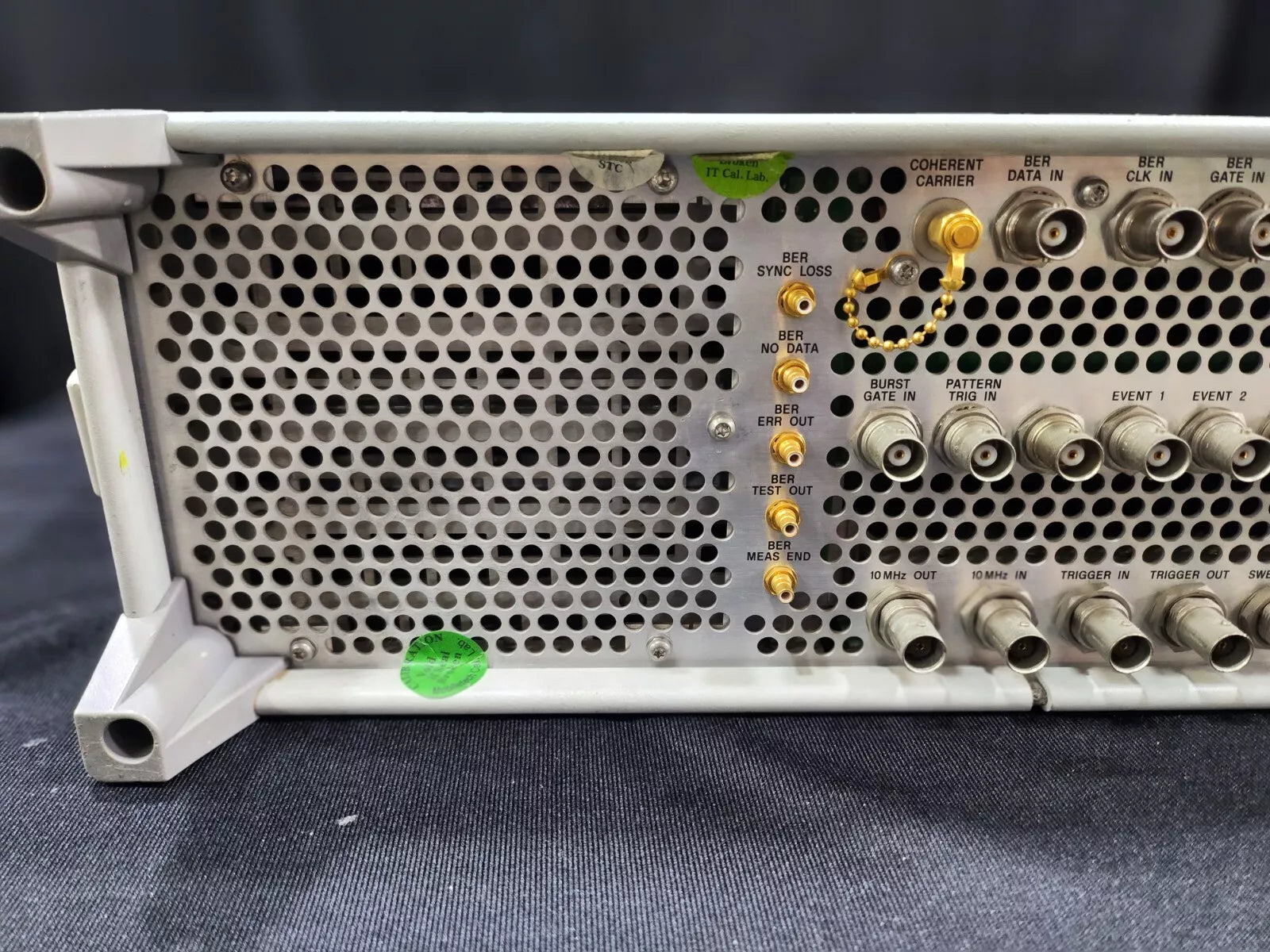 HP E4433B Signal Generator 250kHz-4GHz 1E5 UN5 UN7 UN8