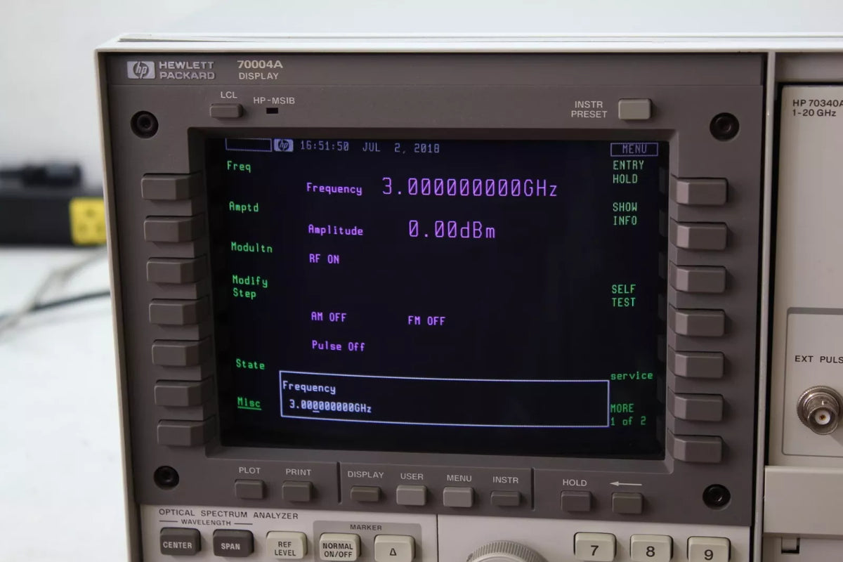 HP 70340A Signal Generator and HP 7000A Display 1-20 GHz with Cert Option 1