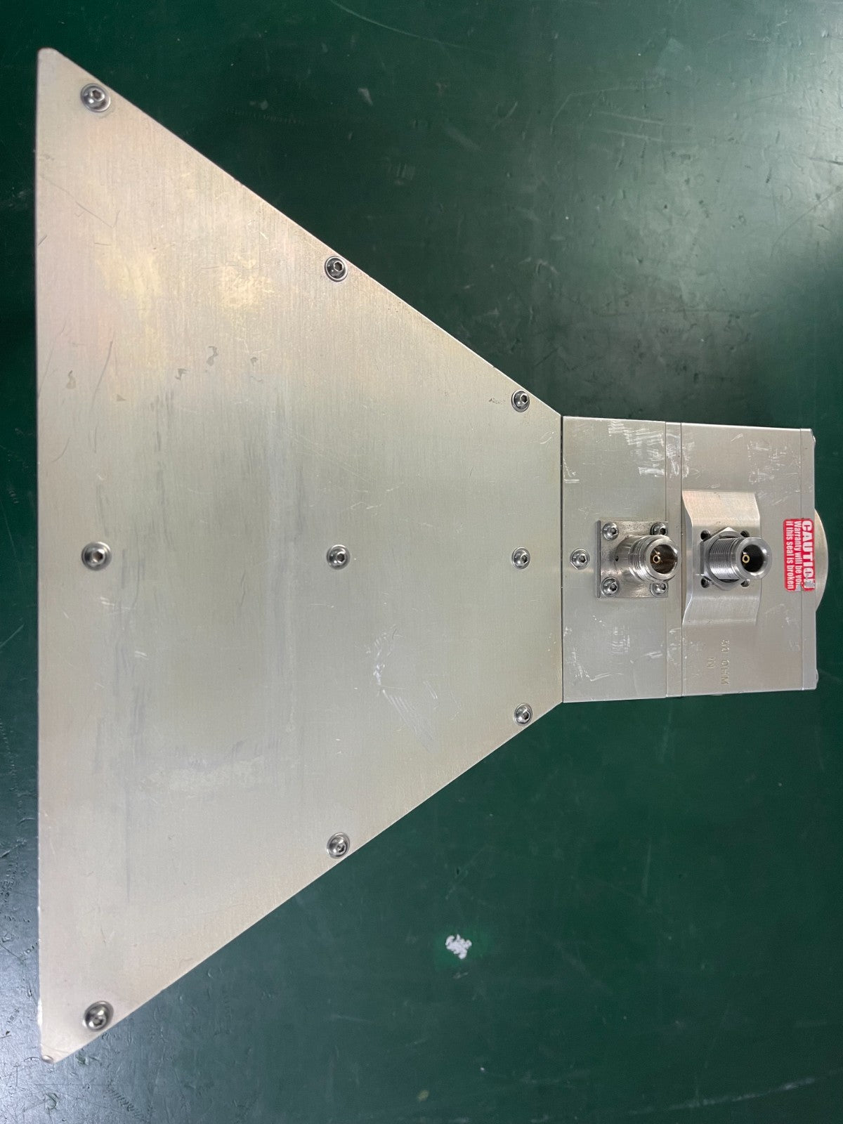 Com-Power Wide Band Active Horn Antenna AHA-118 700 MHz to 18 GHz
