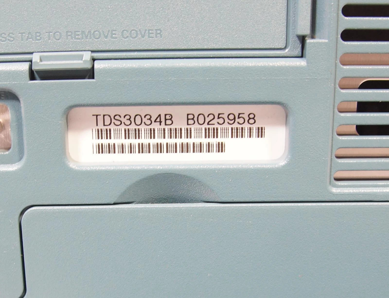 Tektronix TDS3034B 4 CH Digital Oscilloscope 300 MHz 2.5GS/s, FFT /TRG /TMT/ VID