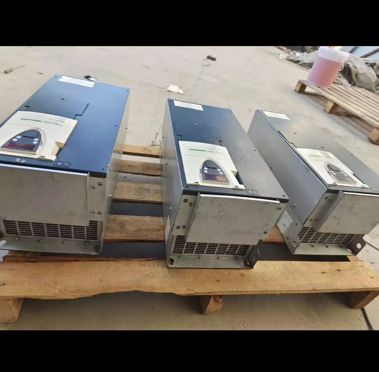 Schneider Electric ATV71HD37N4Z Variable Speed Drive