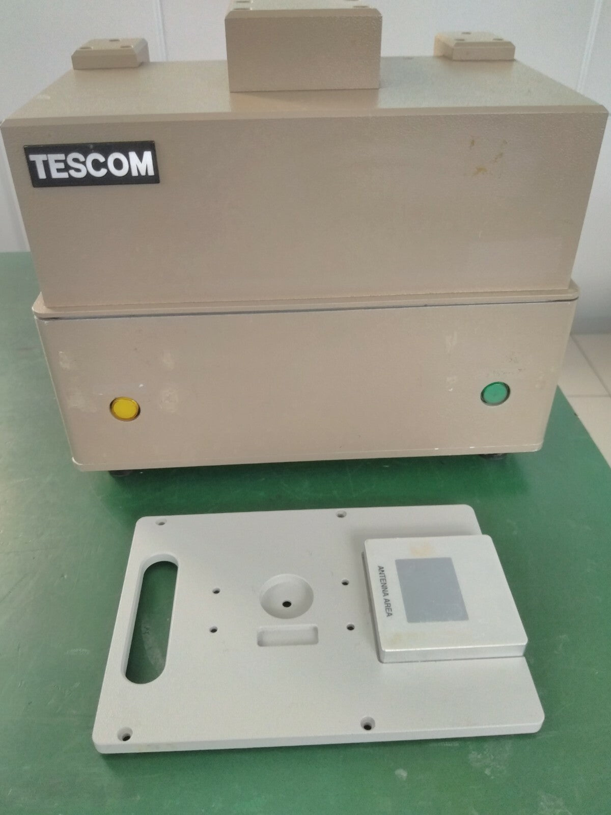 Tescom TC-5942A Test cell , w/ TC-93030A test fixture - XG eqpt