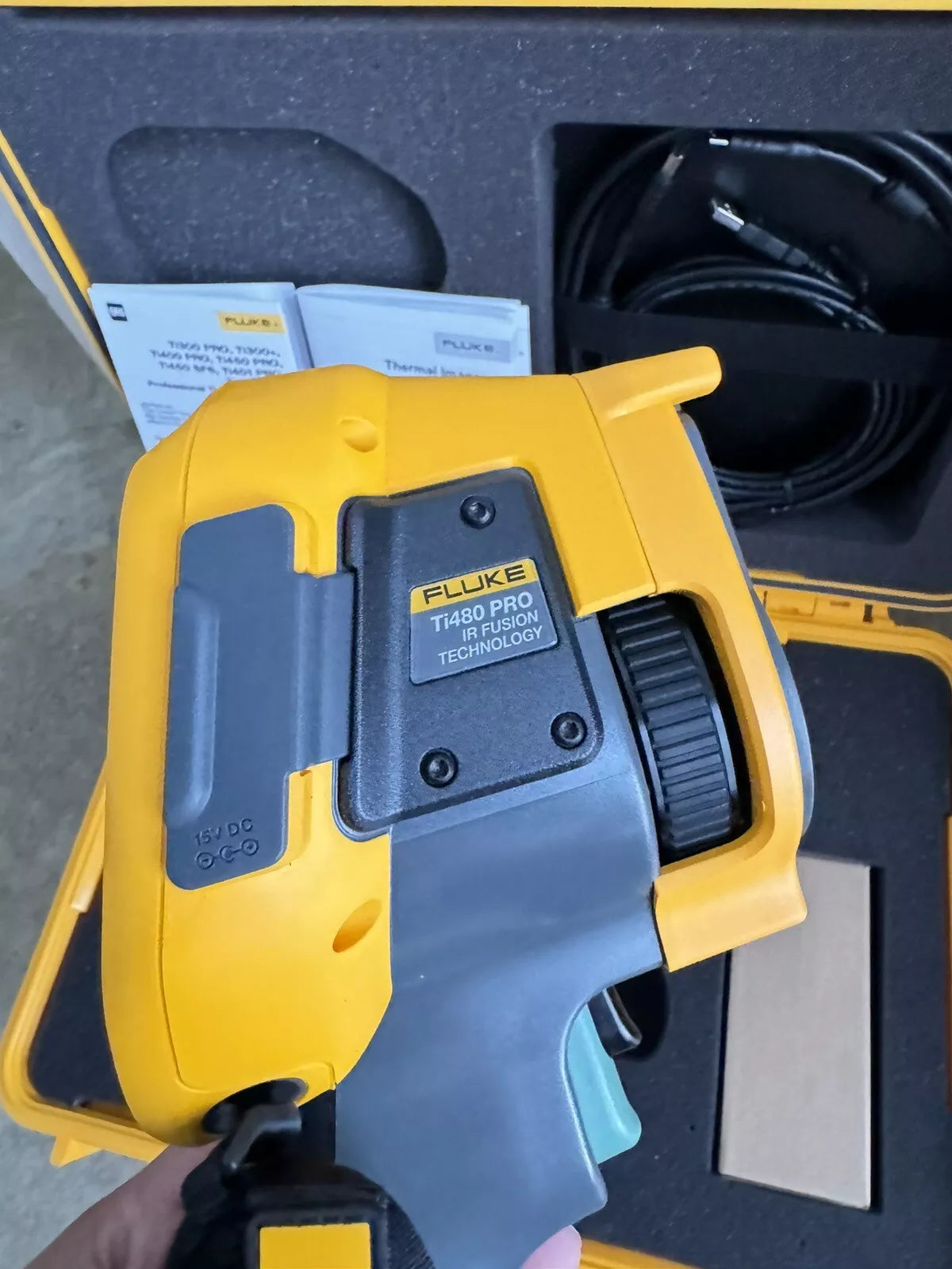 FLUKE TI480PRO IR Camera 60Hz, 640 x 480 Resolution, 2 Batteries with Charger & Case
