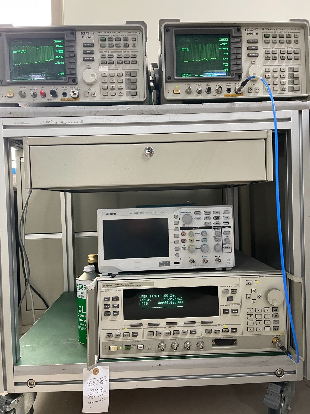 HP Agilent 8564E 9KHz - 40GHz Spectrum Analyzer w/ 85620A module_0976