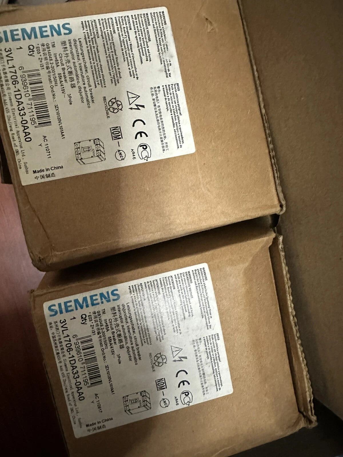 Siemens 3VL1706-1DA33-0AA0 Circuit Breaker: 3 Pole, 125 Amp, MCCB Type