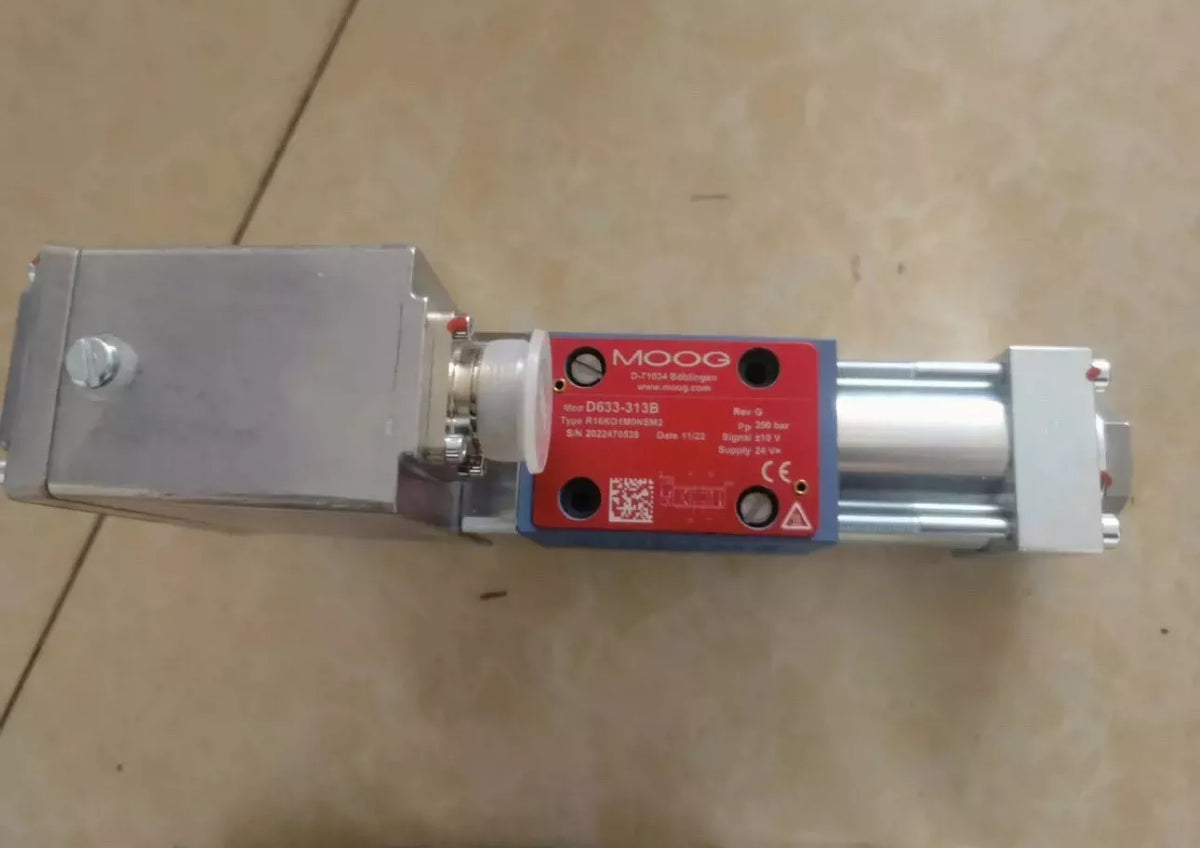 Moog D633-313B Control Valve: Hydraulic Valve for Industrial Applications