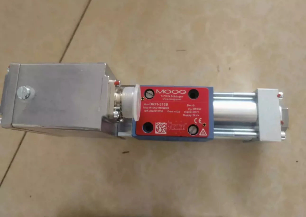 Moog D633-313B Control Valve: Hydraulic Valve for Industrial Applications