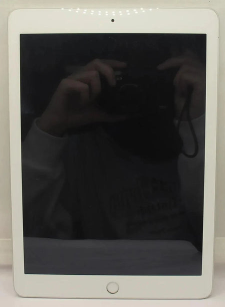 Apple iPad 5th Gen A1822 9.7" 32GB Wi-Fi MP2G2LL/A - Good working