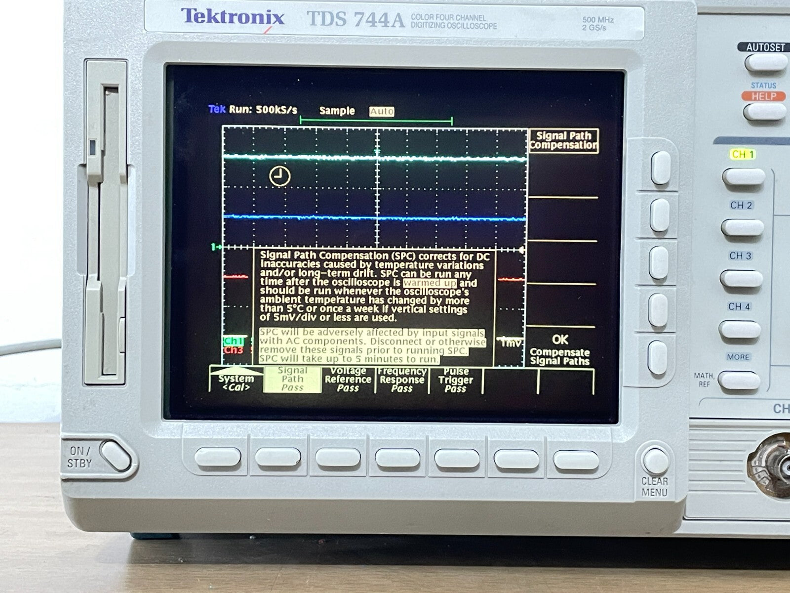 Tektronix TDS744A Oscilloscope 500MHz 2GS/s