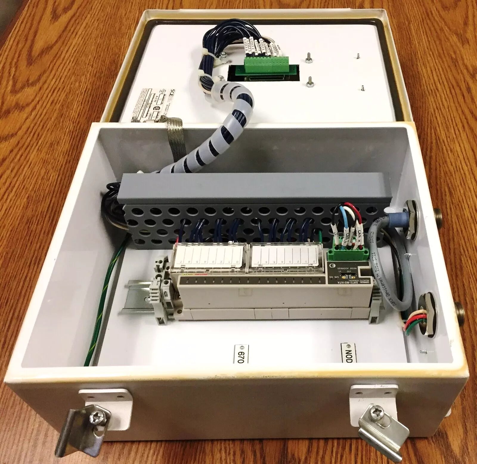 SCE SCE-1210CH-10 Industrial Control Panel with Omron DRT2-MD16TA Remote Terminal