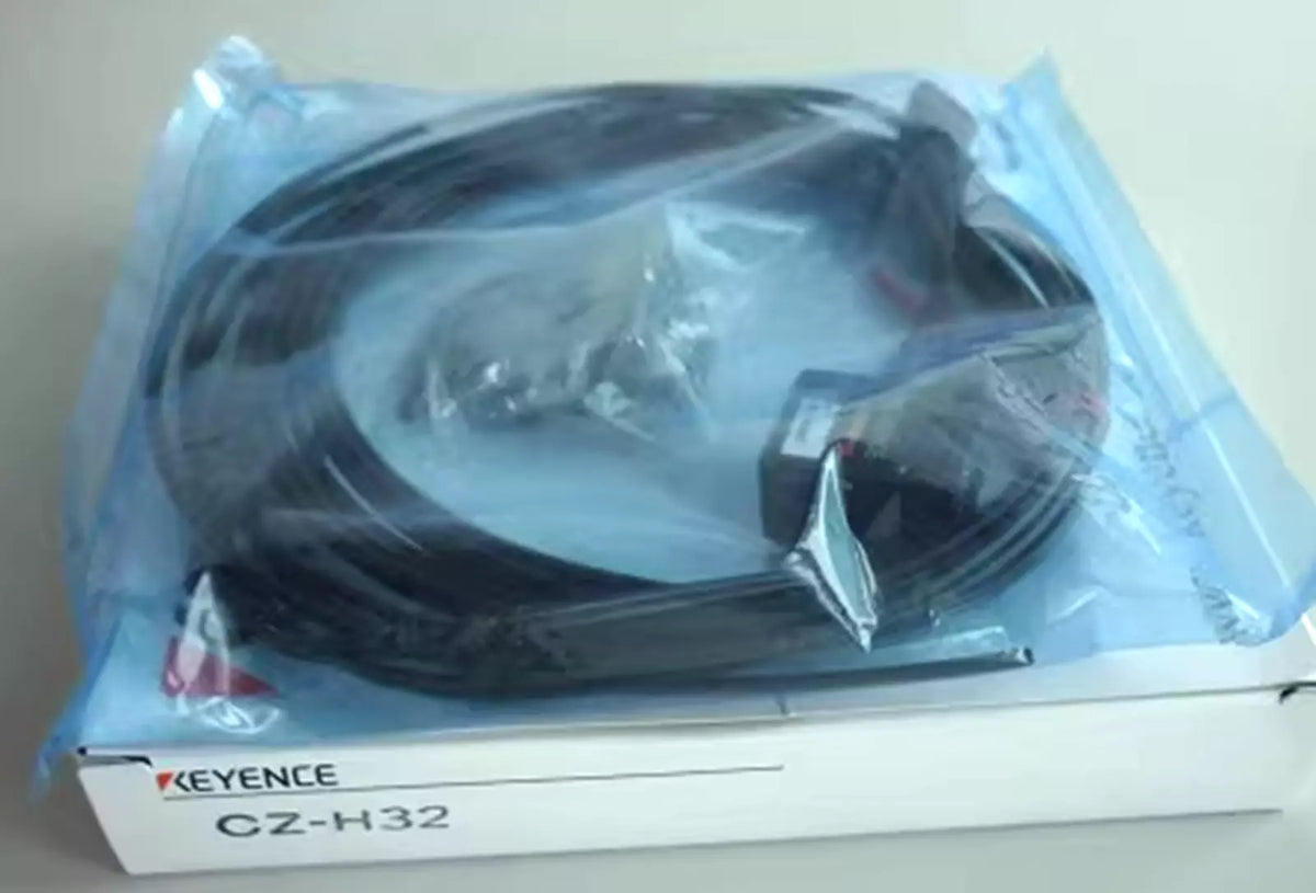 KEYENCE CZ-H32 CZH32 Laser Sensor with Fast Shipping