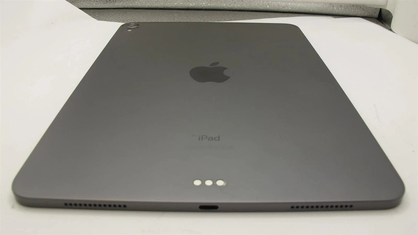 Apple iPad Pro 1st Generation A1980 256GB 11-in Wi-Fi - MTXQ2LL/A