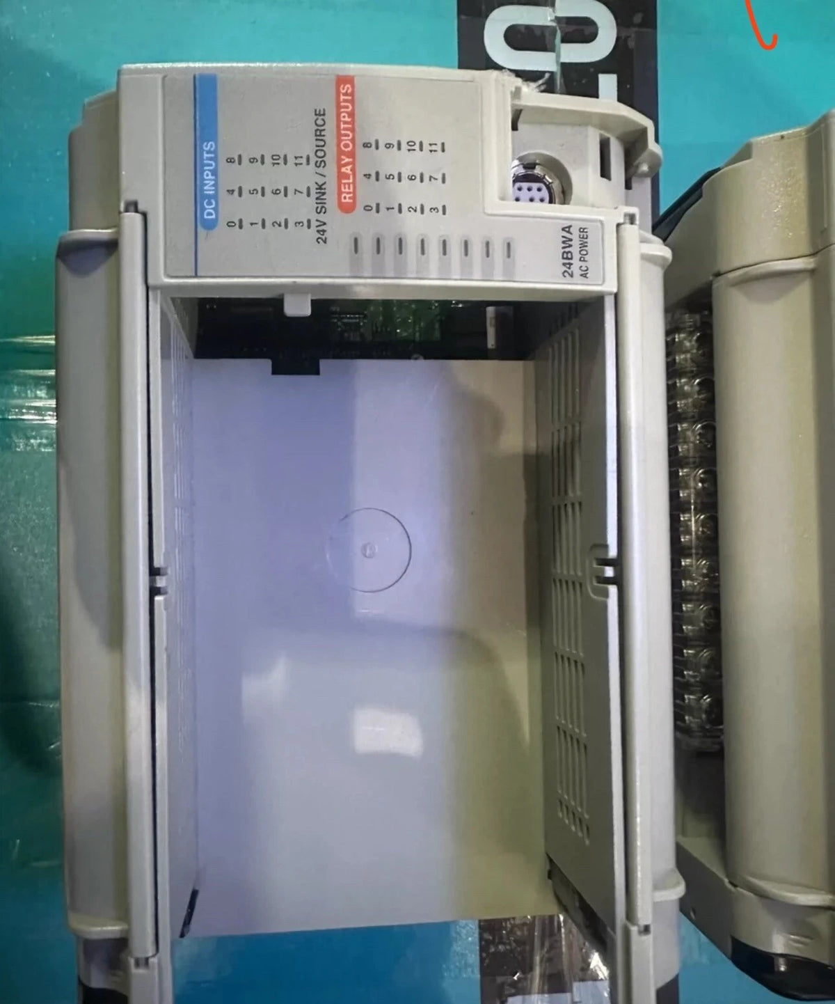 1764-24BWA B: Wireless Dual-Band Router for High-Speed Internet Access