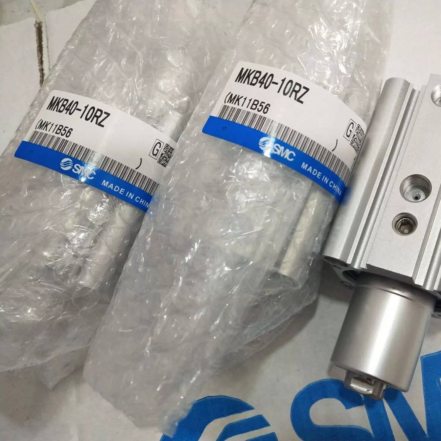 One New SMC MKB40-10RZ Clamping Cylinder, MKB4010RZ