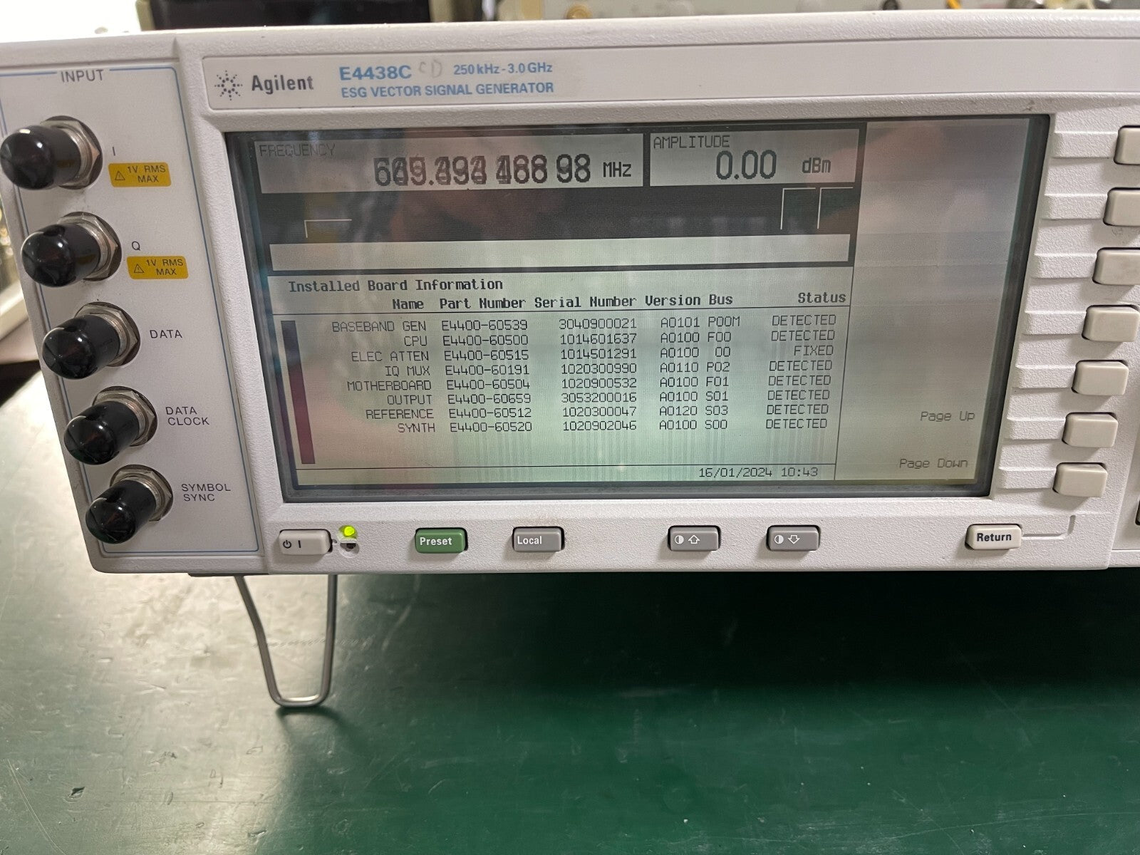 Agilent E4438C ESG Vector Signal Generator 250kHz-3GHz w/001,005,401,503 _0160 - XG eqpt