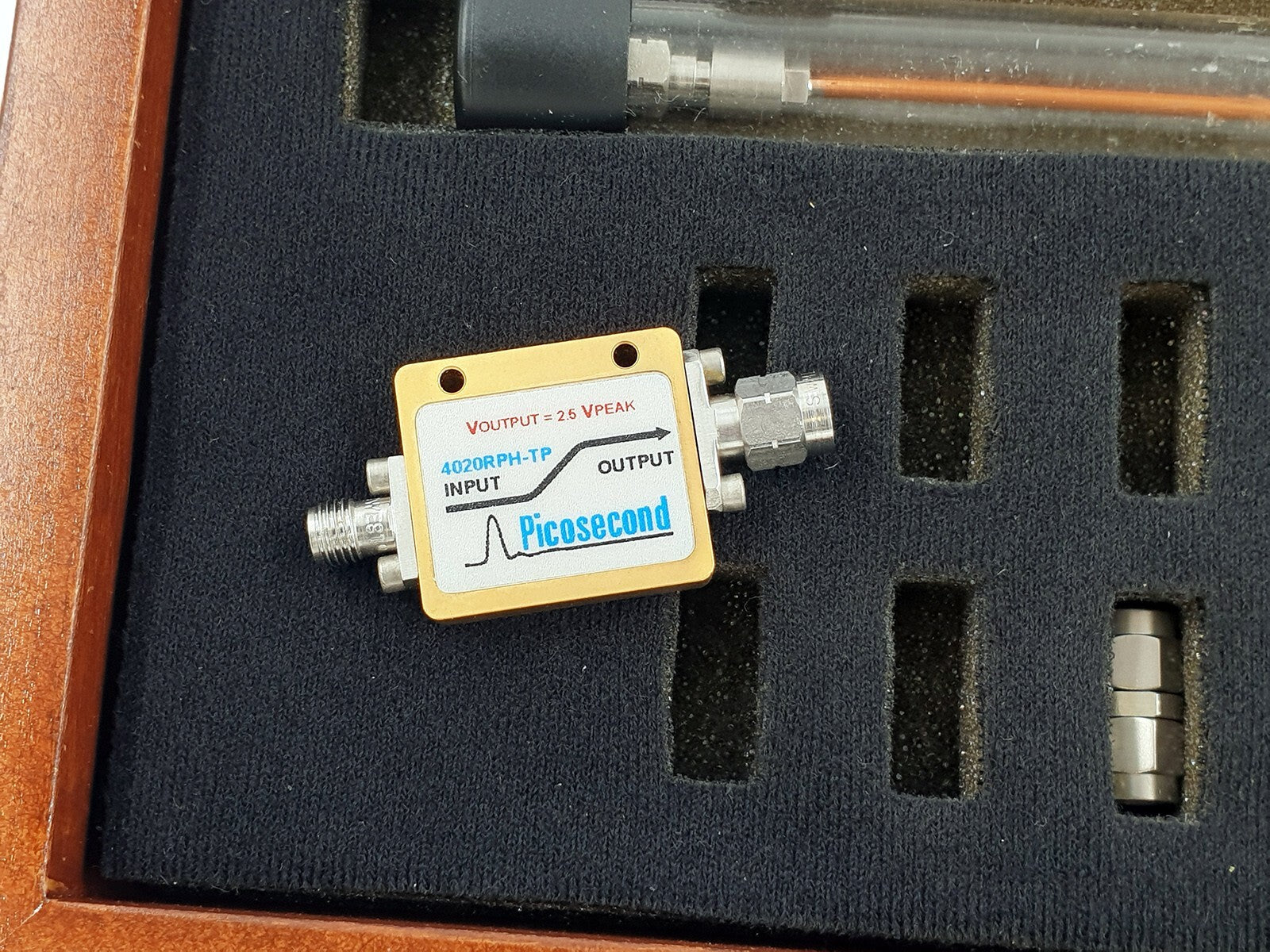 4020RPH-TP Differential TDR Pulse Source by picosecond