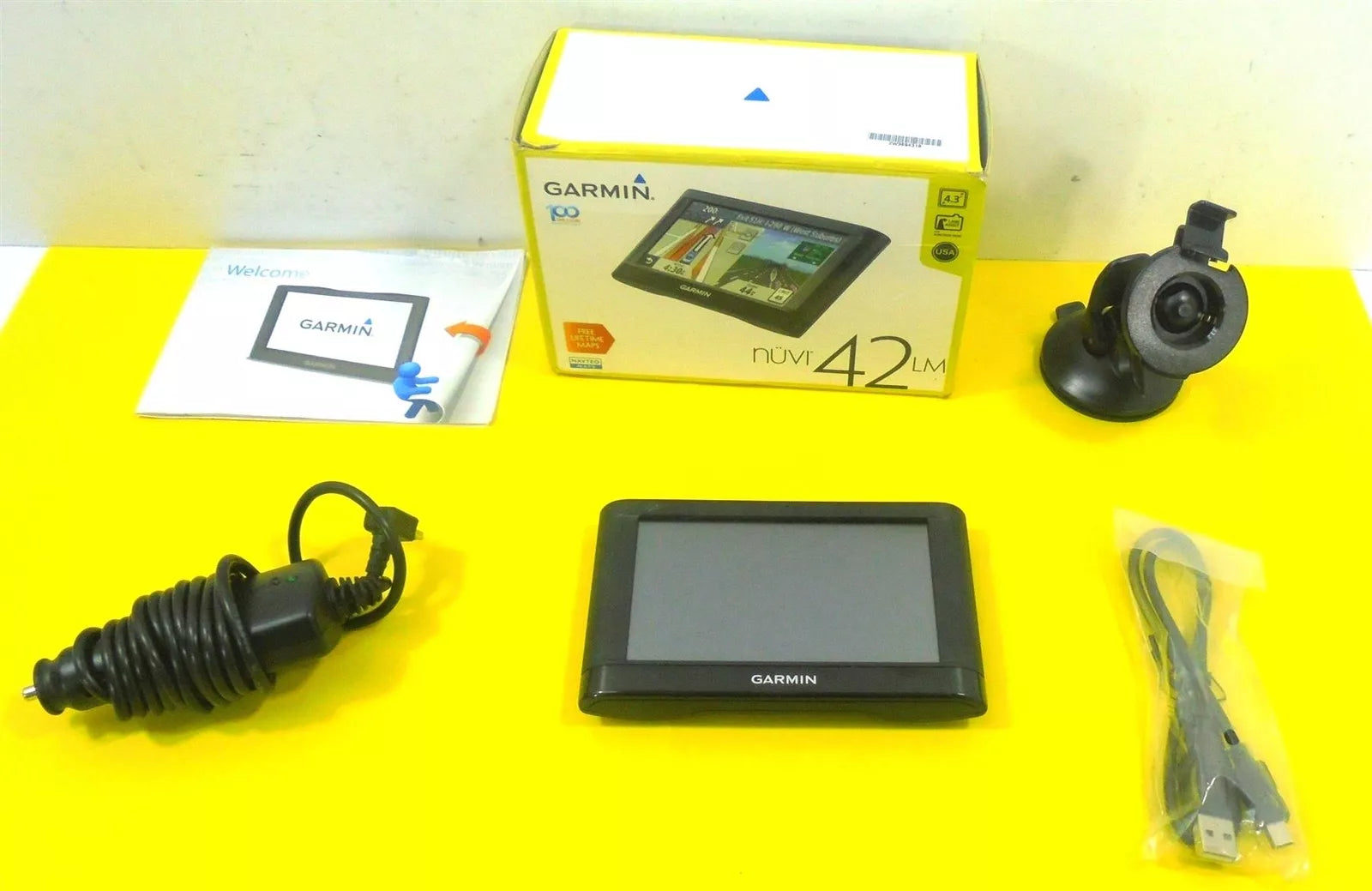 GARMIN Nuvi 42 LM GPS Navigator with Lifetime Maps Updates