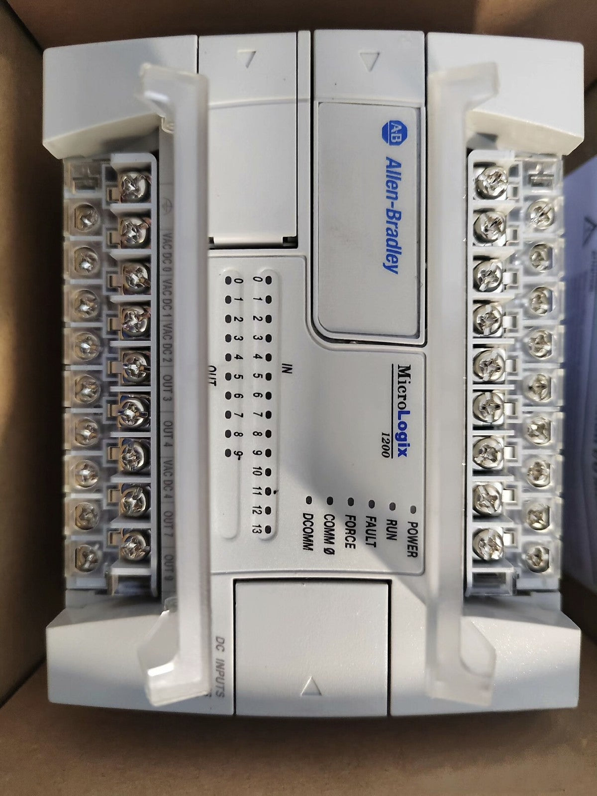 MicroLogix 1200 Controller by Allen-Bradley