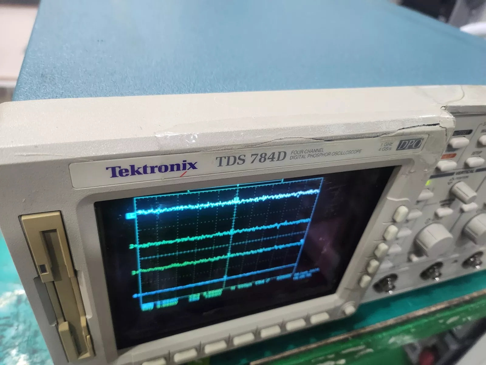 Tektronix TDS784D: 1GHz 4-Channel 4GS/s Oscilloscope Frame (2025)