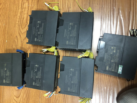 SIEMENS S7 300 SM322 DC - 6ES7322-1BL00-<wbr/>0A0 -- 6ES7 322-1BL00-0A0