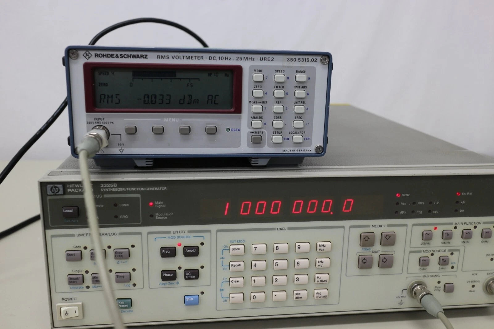 HP 3325B /001 21MHz Synthsized Generator