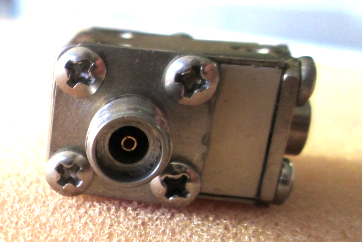 RF Signal Isolator 19.00 GHz–22.00 GHz by Ditom Microwave