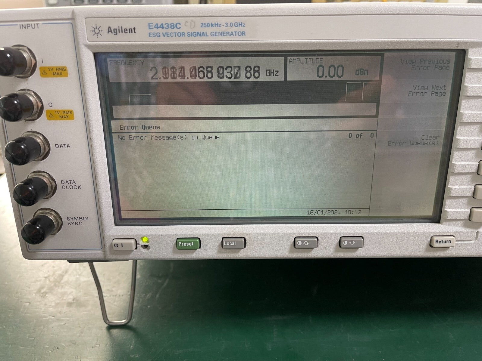 Agilent E4438C ESG Vector Signal Generator 250kHz-3GHz w/001,005,401,503 _0160 - XG eqpt