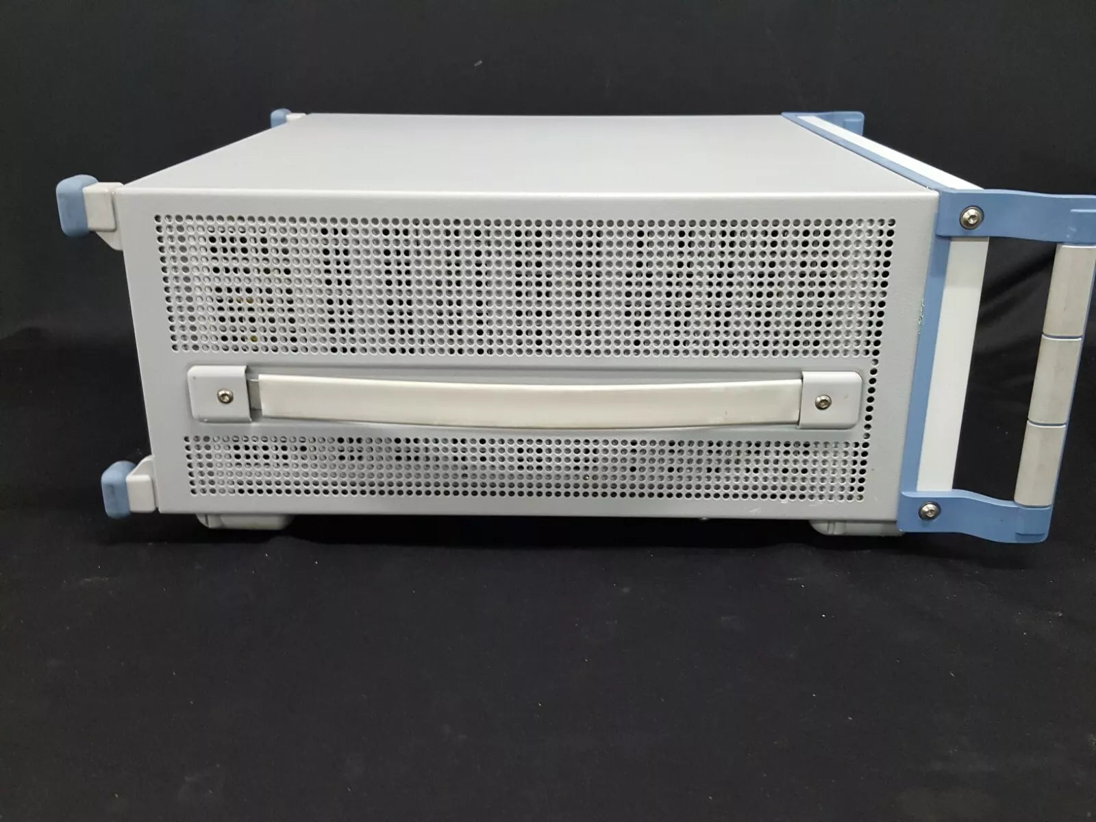 R&S SFU Broadcast Test System (100452) - B4 B6 B10 B30
