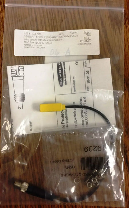 Banner Q12RP6FF30Q3 Photoelectric Sensor, Fixed Field, 30mm, 10-30VDC, PNP