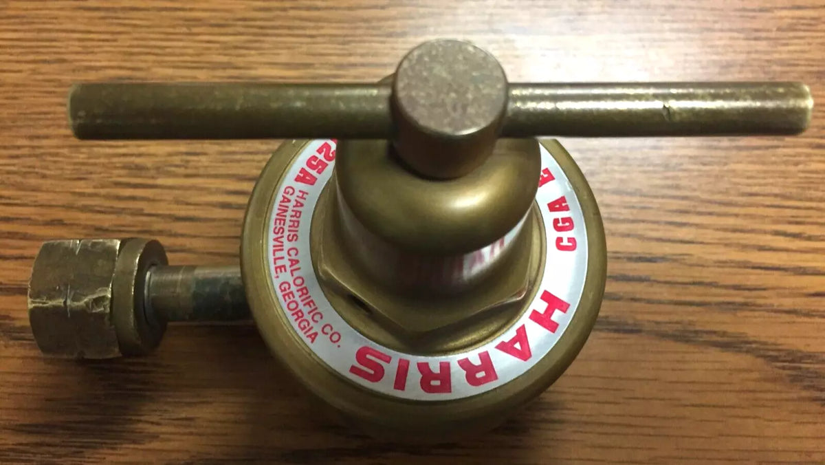Harries California Co. Model 425-125A, CGA E-4 Regulator