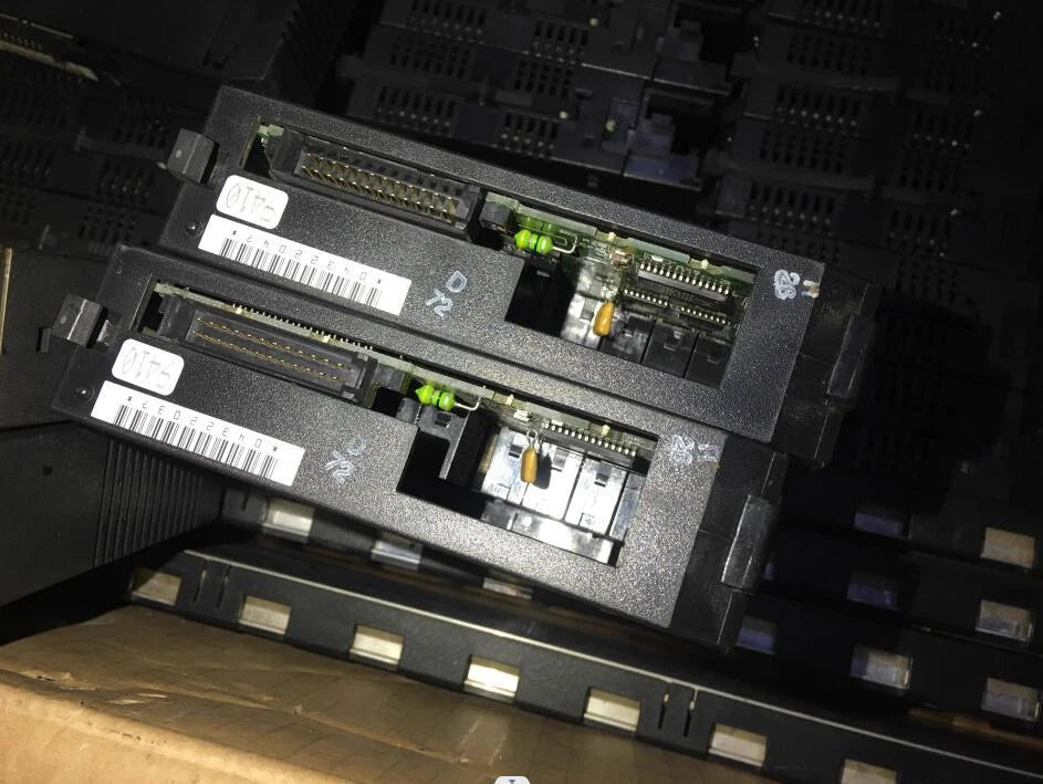 GE Fanuc IC693MDL940C Digital Output Module, 12/24 VDC, 2A, 32 Points