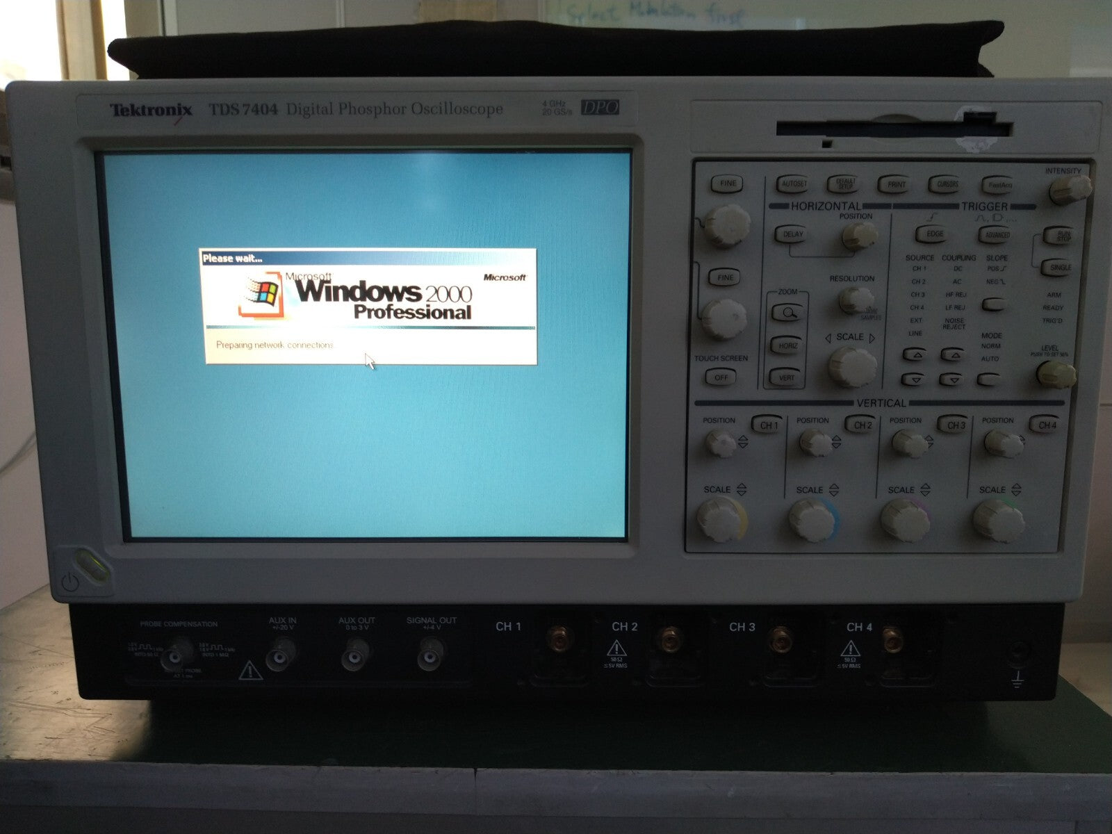 Tektronix TDS7404 Digital Phosphor Oscilloscope 4 Chs , 4GHz , 20 GS/s DPO - XG eqpt