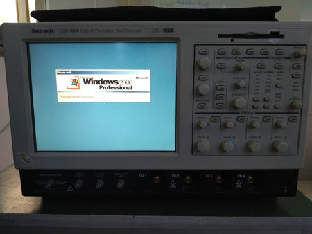 Tektronix TDS7404 Digital Phosphor Oscilloscope 4 Chs , 4GHz , 20 GS/s DPO - XG eqpt
