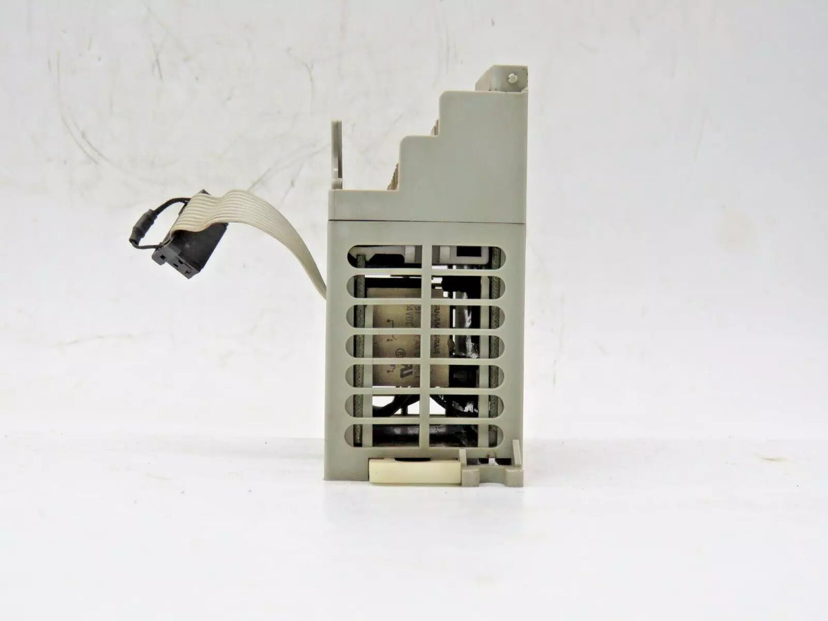 Allen Bradley 1769-OW16 MicroLogix 1200 Relay Output Module Ser A