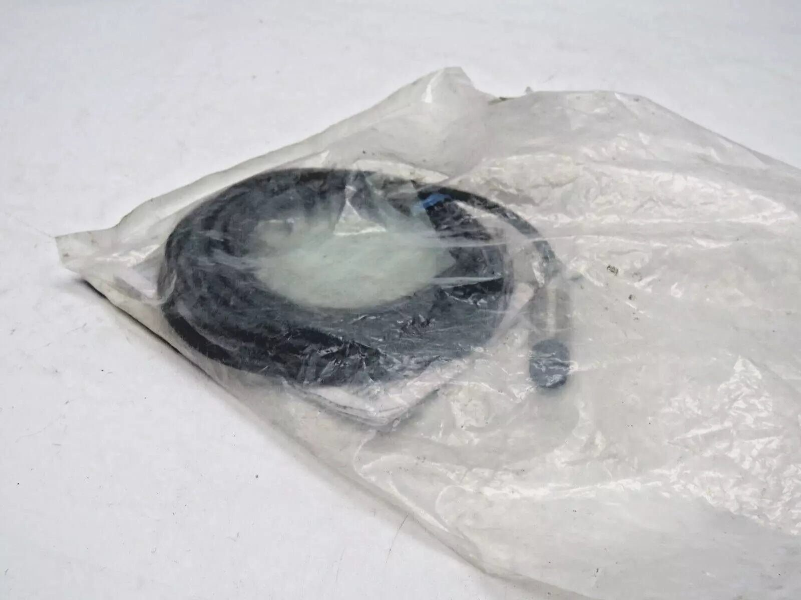 Omron E2B-M12KN08-WP-B1 Proximity Sensor 10 to 30 VDC