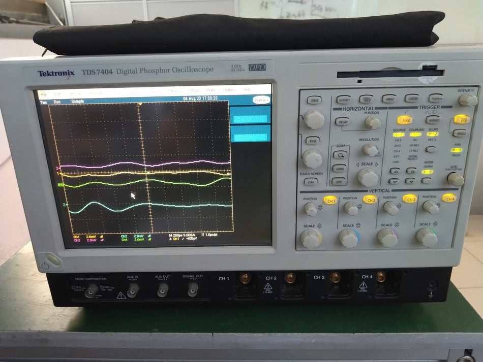 Tektronix TDS7404 Digital Phosphor Oscilloscope 4 GHz 4 Channels