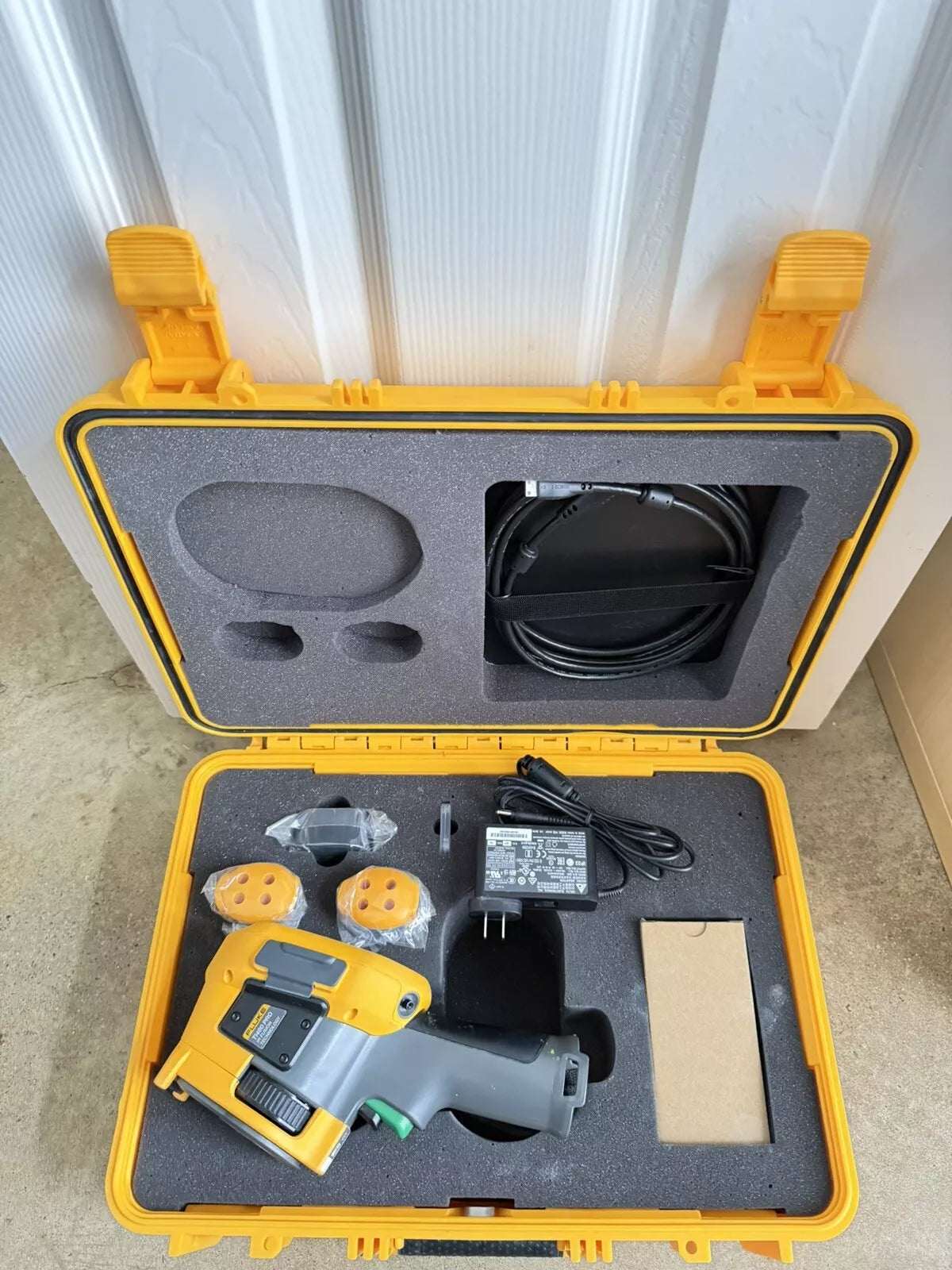 FLUKE TI480PRO IR Camera 60Hz, 640 x 480, 2 Batteries with Charger & Case