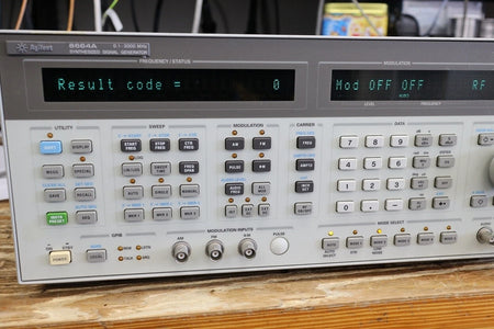Agilent 8664A /001/004 3GHz SYNTHESIZED SIGNAL GENERATOR