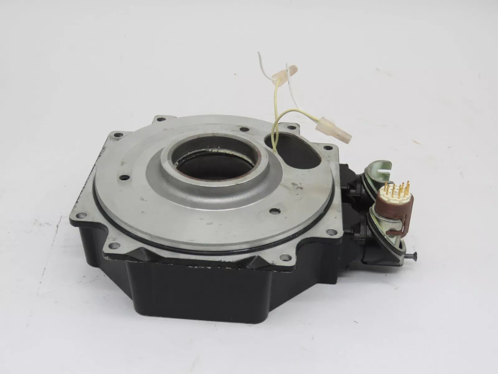 AB MPM-B1651C-MJ74AA Medium-Inertia Servo Motor with Back Casing and Connector