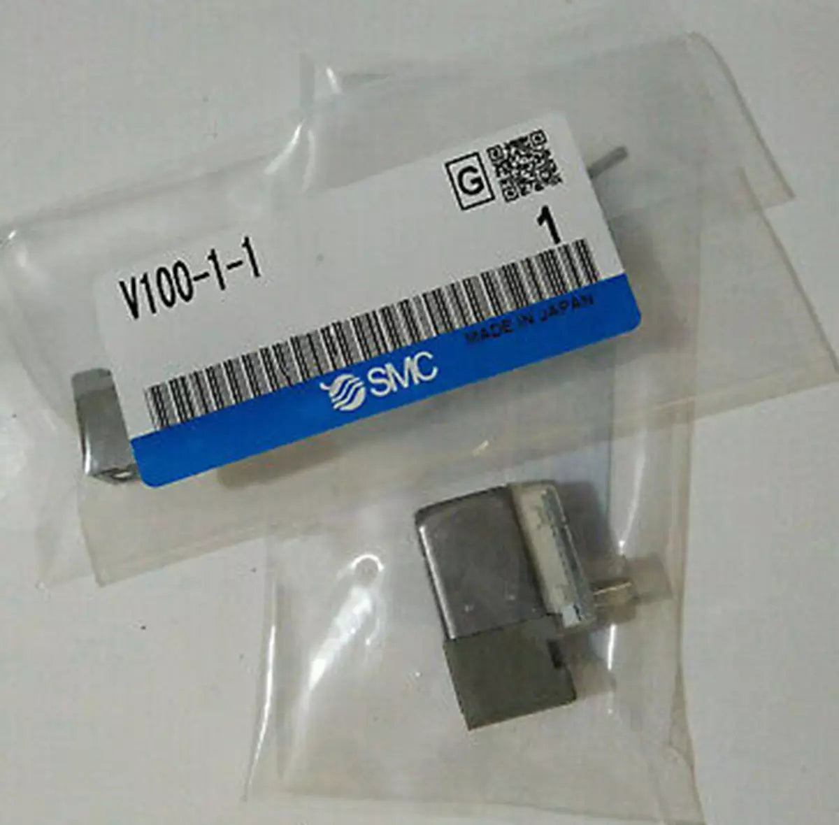 One New SMC V100-1-1 Solenoid Valve 110VAC 24VDC