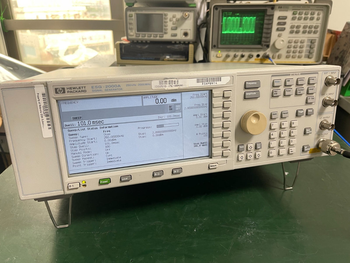 HP Agilent E4420A ESG-2000A Analog RF Signal Generator 250 kHz to 2GHz _0326 - XG eqpt