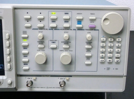 Tektronix AWG420 200MHz 16bit 2ch Airbitarity Waveform Generator