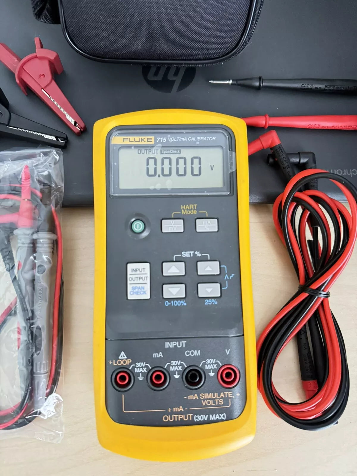 FLUKE 715 Volt/mA Calibrator with Accessories - Tested