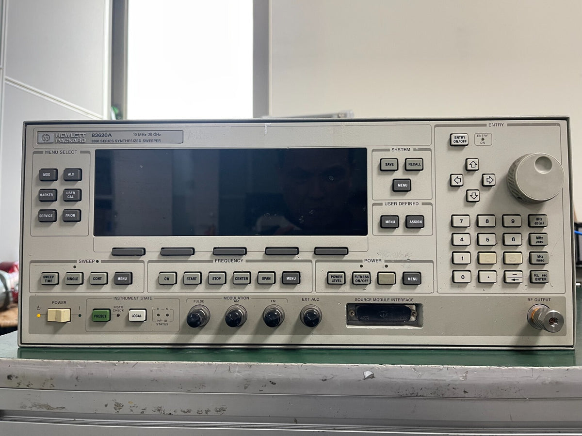 HP Agilent 83620A 10MHz-20GHz Synthesized Sweep Signal Generator w/001,008_1801