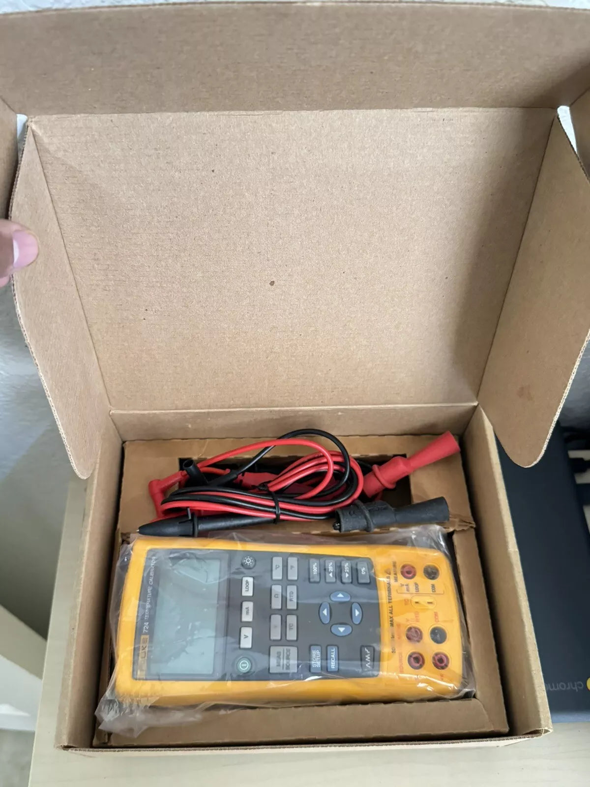 FLUKE 724 Temperature Calibrator Meter - New Sealed
